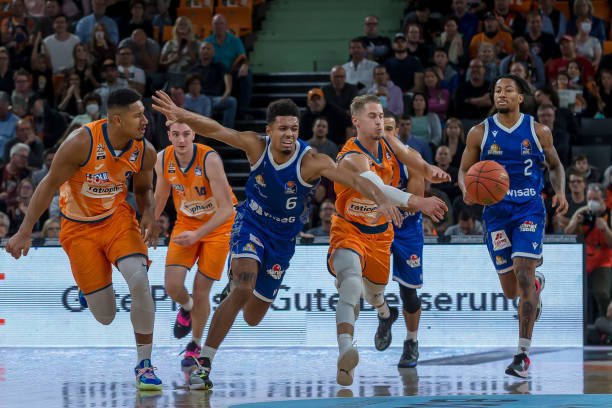 塞斯科结束11场球荒，梅开二度难救曼联